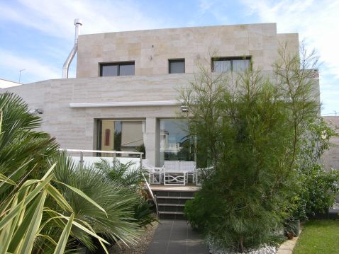 Villa am Kanal mit grossem Grundstück an der Costa Brava, Ampuriabrava