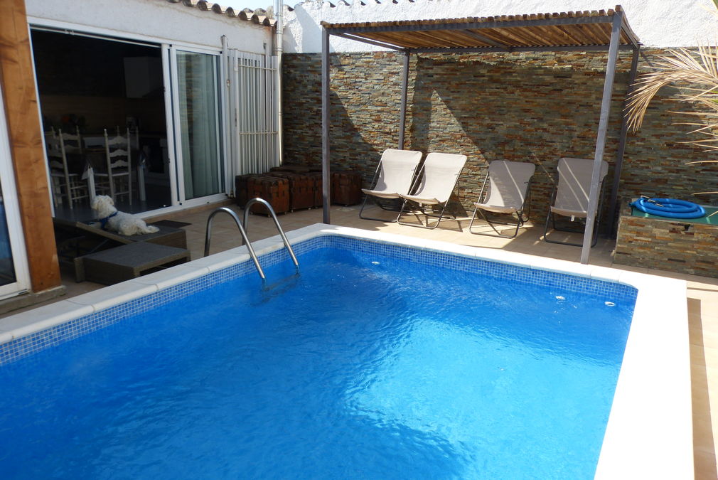 House in Empuriabrava for sale with swimming pool and 3 bedrooms