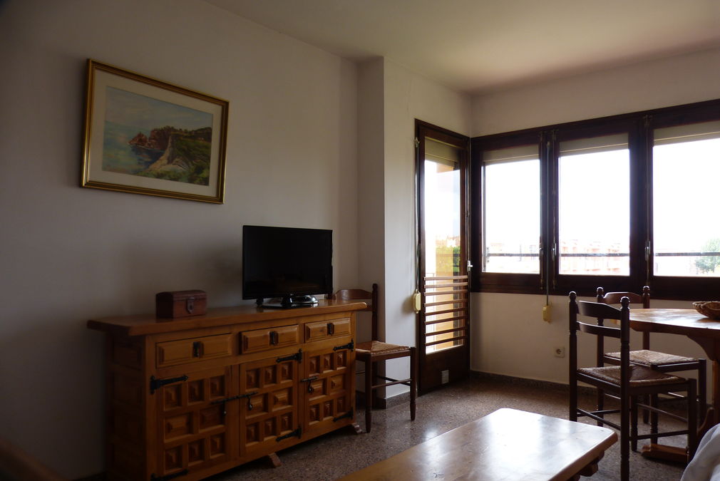 For sale penthouse in Gran Reserva with sea and mountain views.