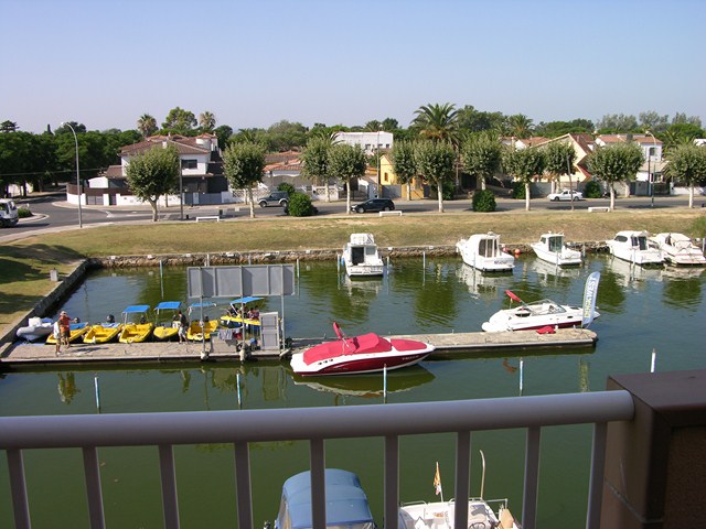 Apartment at canal in Empuriabrava, possibility of mooring