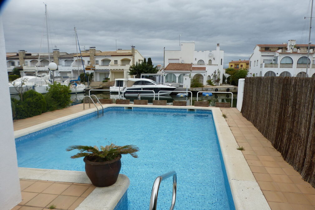For sale house in Santa Margarita with 21 m of berth