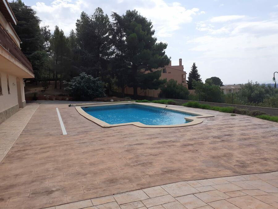 Wunderschöne Villa in der Gegend von Els Olivars mit Schwimmbad und Terrasse.