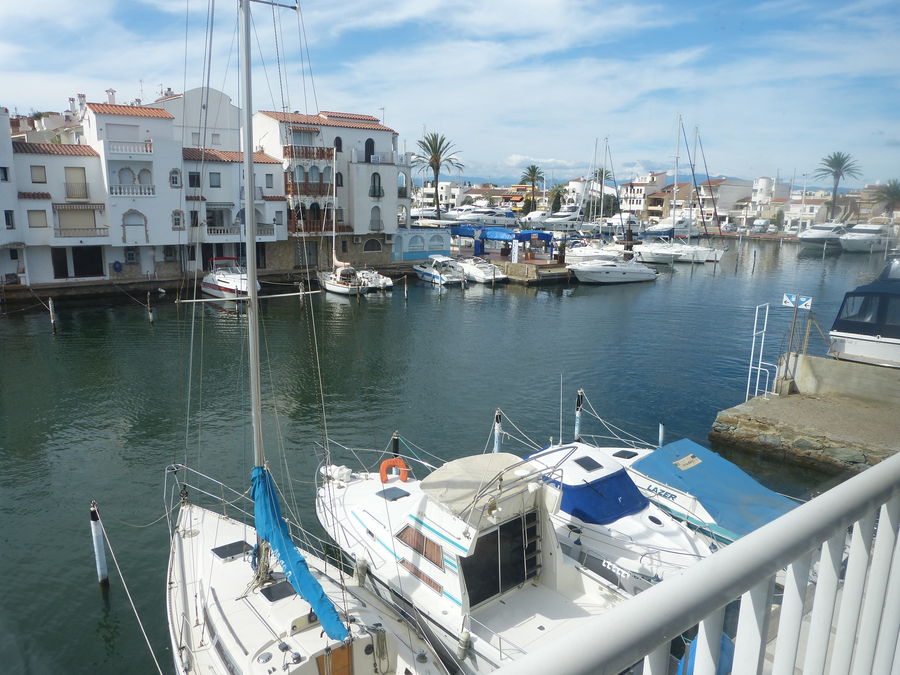 For sale beautiful duplex with  option of buying a sailboot mooring 9x3 m