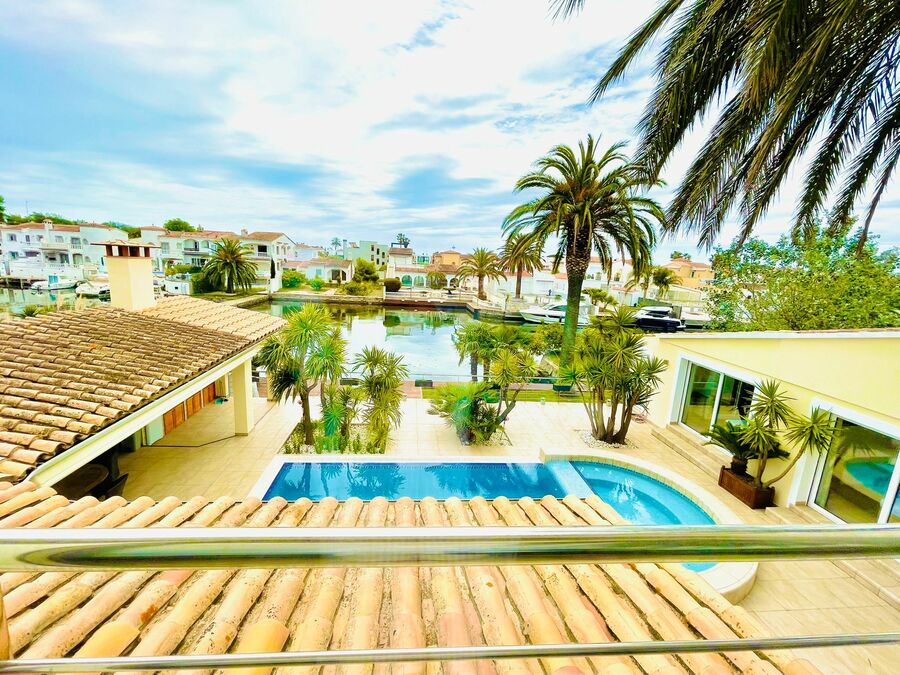 For sale beautiful southeast facing villa on large canal with mooring of 15m