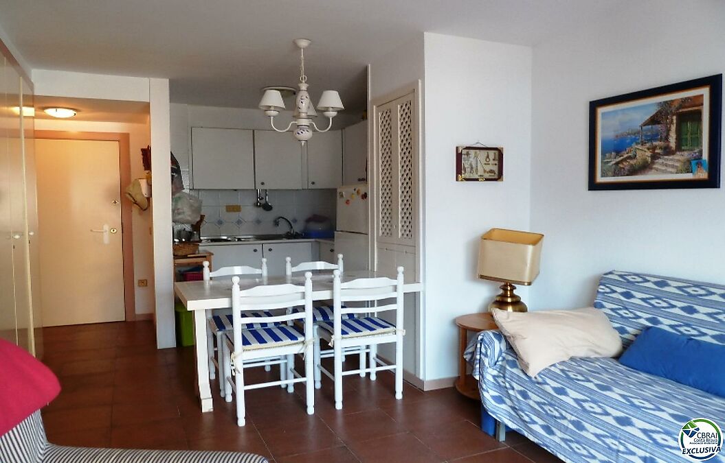 APARTMENT WITH PARKING AND SWIMMING POOL COMMUNITY.