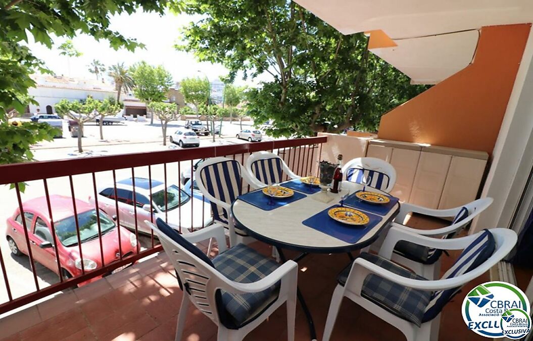 Spacious apartment in the center of Empuriabrava 200m from the beach