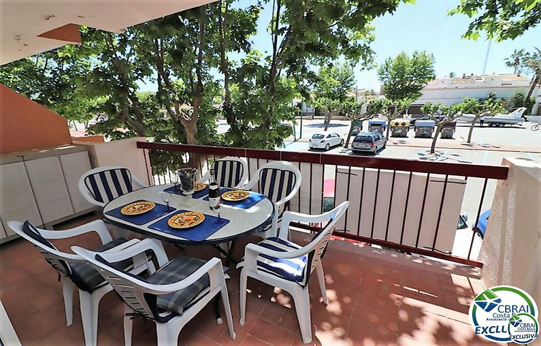 Spacious apartment in the center of Empuriabrava 200m from the beach