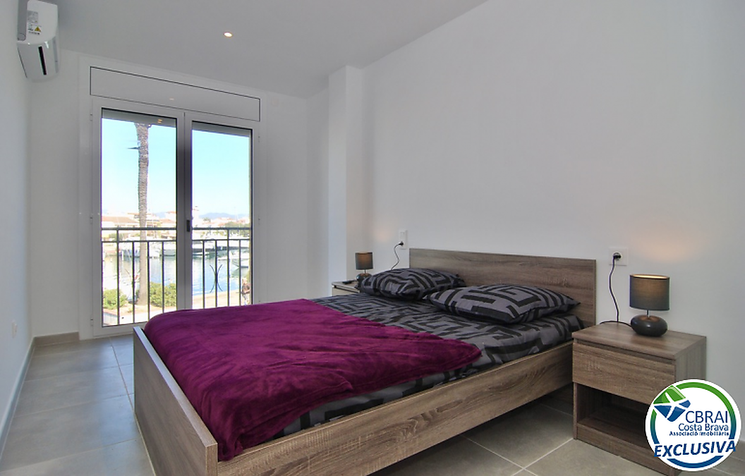 Spacious apartment (109m2), 3 bedrooms, 2 terraces, canal views, near the center and the beach, Empuriabrava - Costa Brava