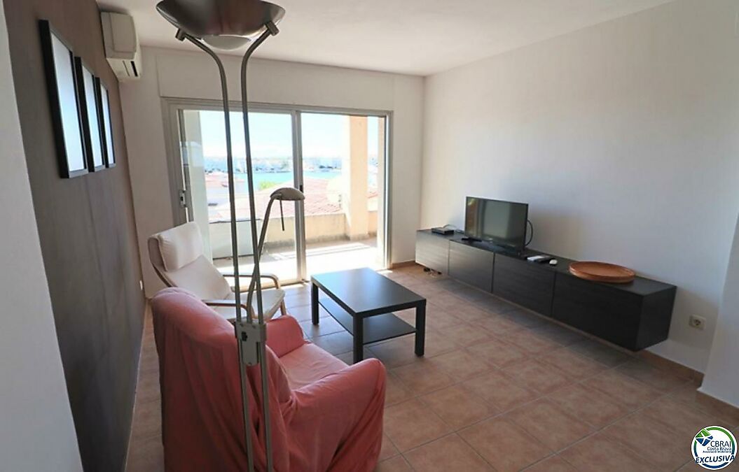 Bell apartament amb vista al llac Sant Maurici a Empuriabrava