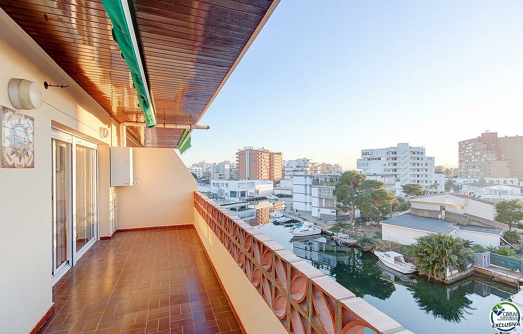 nice apartment with canal view, pool and parking