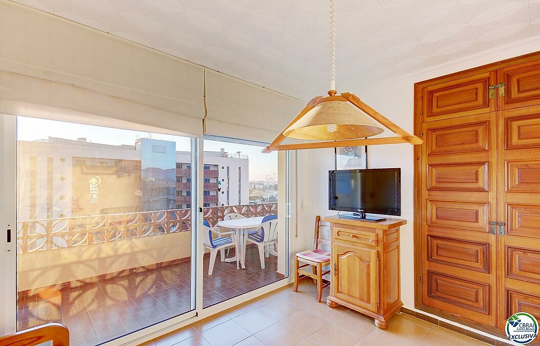 nice apartment with canal view, pool and parking