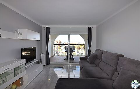 Empuriabrava, for sale, studio in 1st line of the sea with terrace and marina view  and near of center