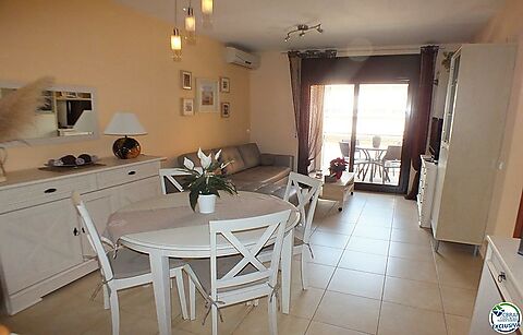 2 bedroom apartment in the center of Roses.