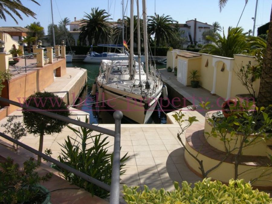 Villa a Empuriabrava al mar amb amarratge per velers