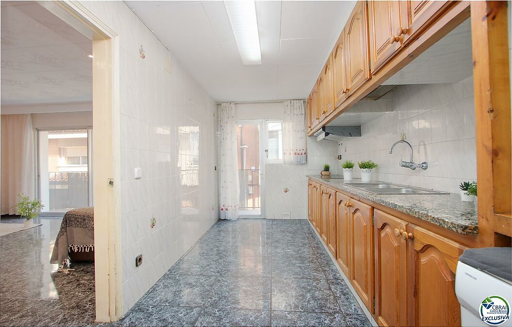 Large 4 bedroom apartment with 30m2 terrace