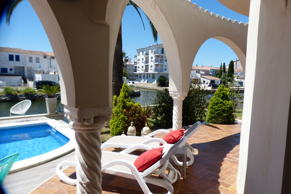 Beautiful house located on the wide channel of Empuriabrava with mooring