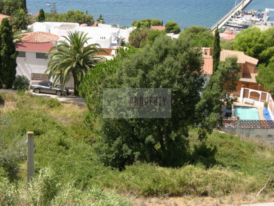 Sale plot in Roses, near the beach, conference to the sea