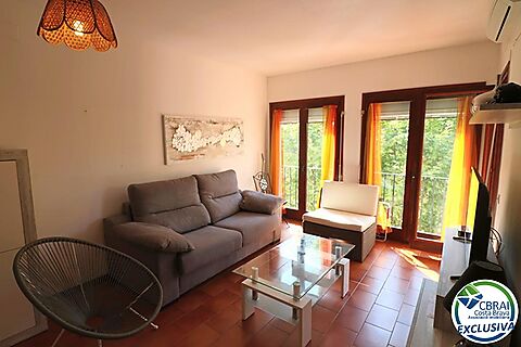 Central and equipped apartment 50 meters from the beach with pool