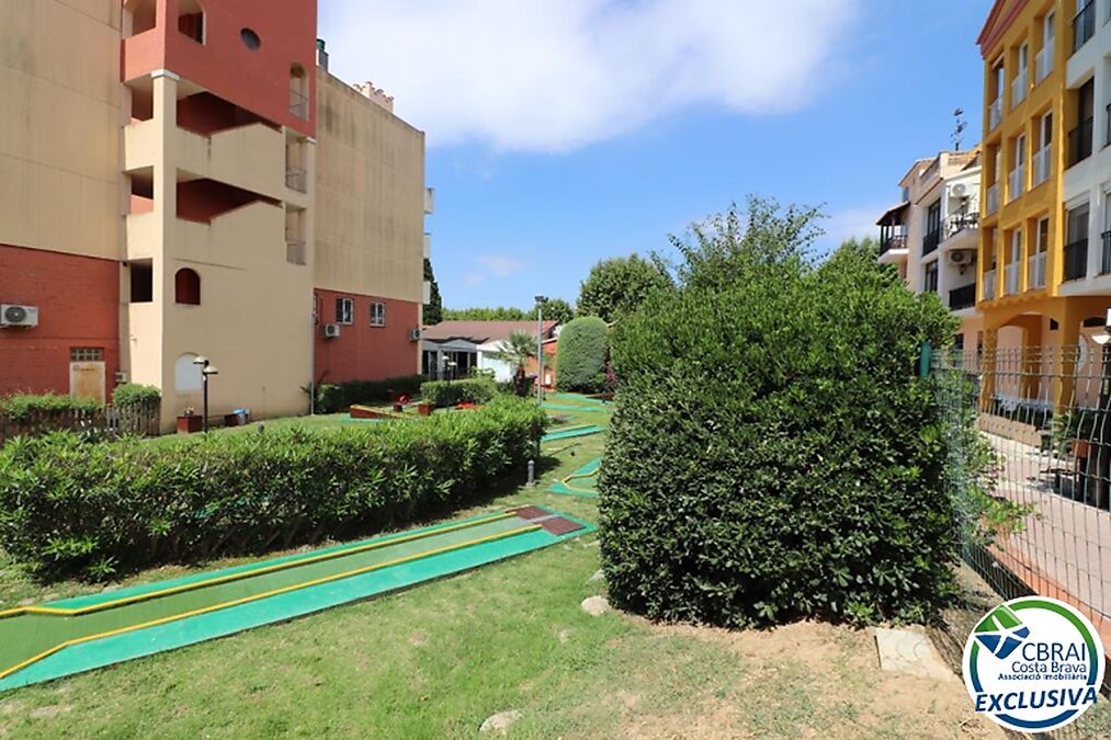 Central and equipped apartment 50 meters from the beach with pool