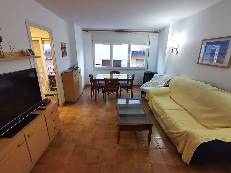 Apartment in the port of Llançà.