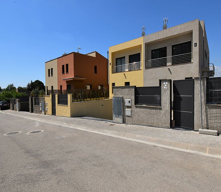 PALAU SAVERDERA: New promotion of eight houses for sale