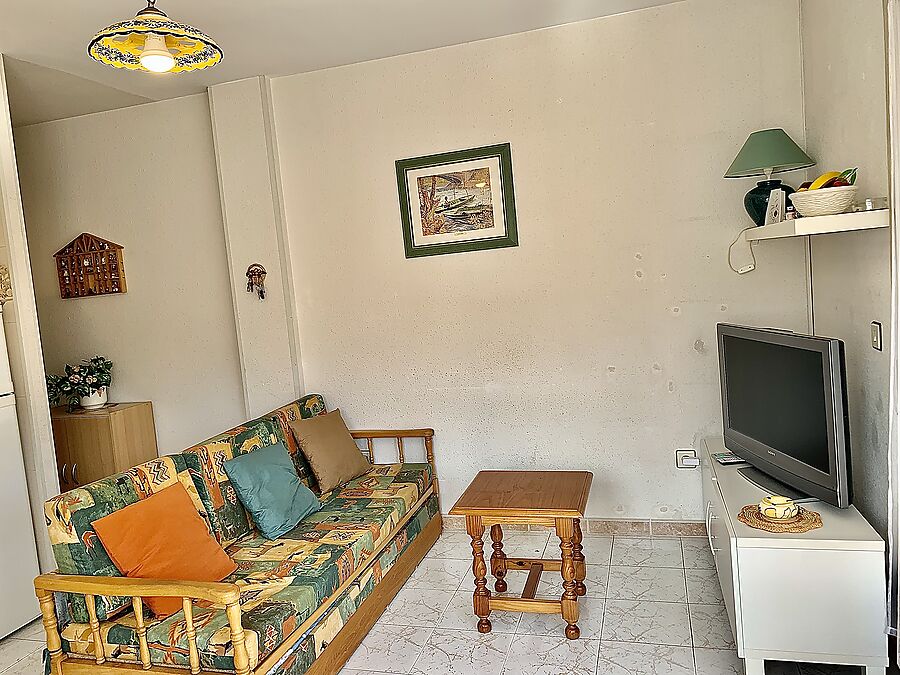Apartment with south terrace and private parking space