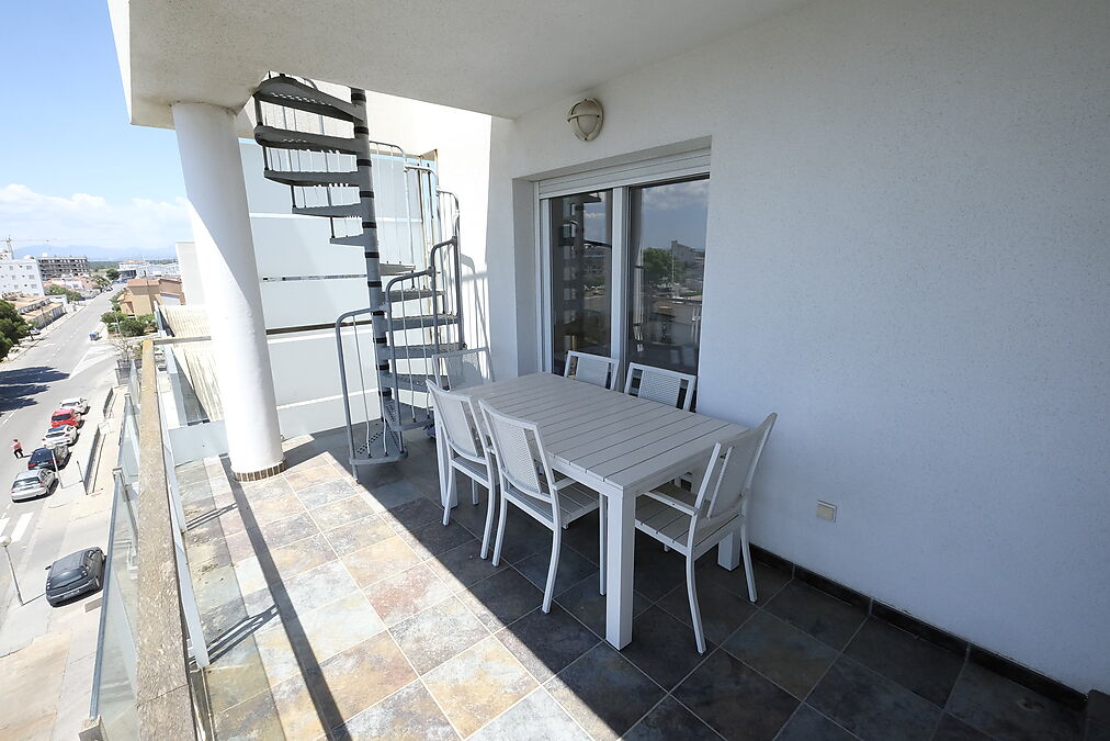 Wunderschönes Penthouse mit Meerblick und 66m2 Solarium - 2 Schlafzimmer - Privatparkplatz - Abstellraum - Gemeinschaftspool - Rosas, Costa Brava