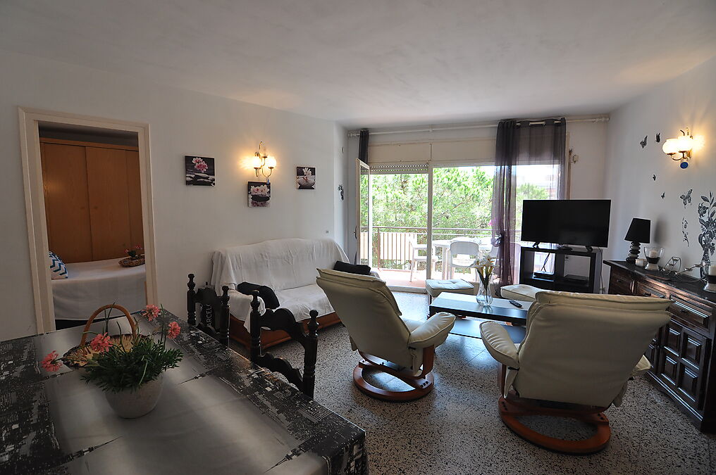 Apartament situat a Santa Margarita, Roses amb pàrquing ia prop de la platja.