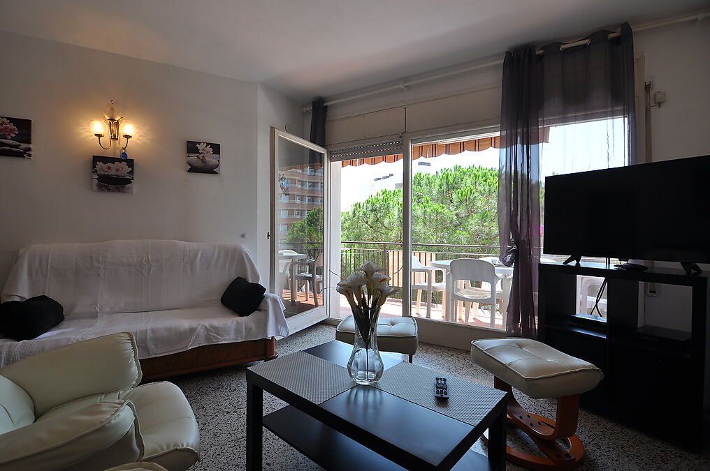 Apartamento situado en Santa Margarita, Roses con parking y cerca de la playa.