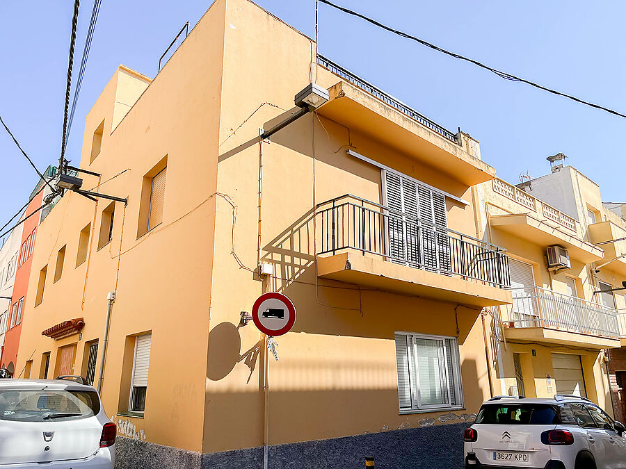 Large apartment in the center of Roses 800 m from the beach