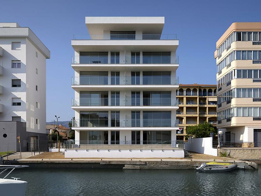 Hochstehende Wohnung in der Nähe des Meeres, dritte Stock A