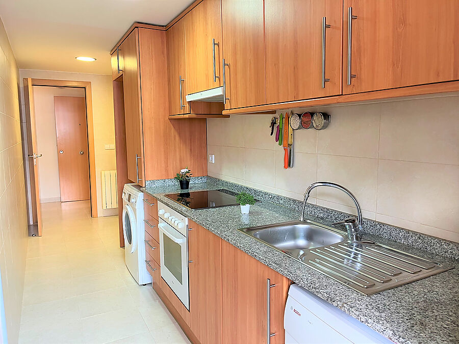 2 BEDROOM APARTMENT WITH PARKING IN ROSES