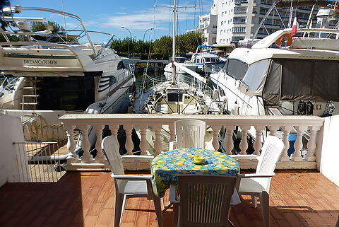Large studio on the canal with beautiful view for sale in Empuriabrava, south-west, terrace