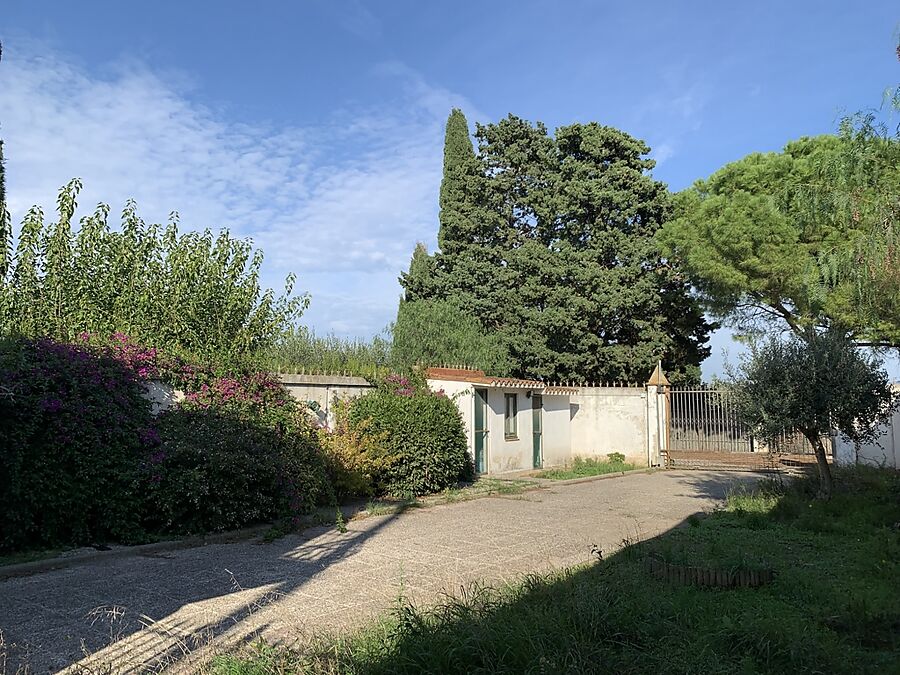 Àmplia casa amb jardí i garatge a Riumors
