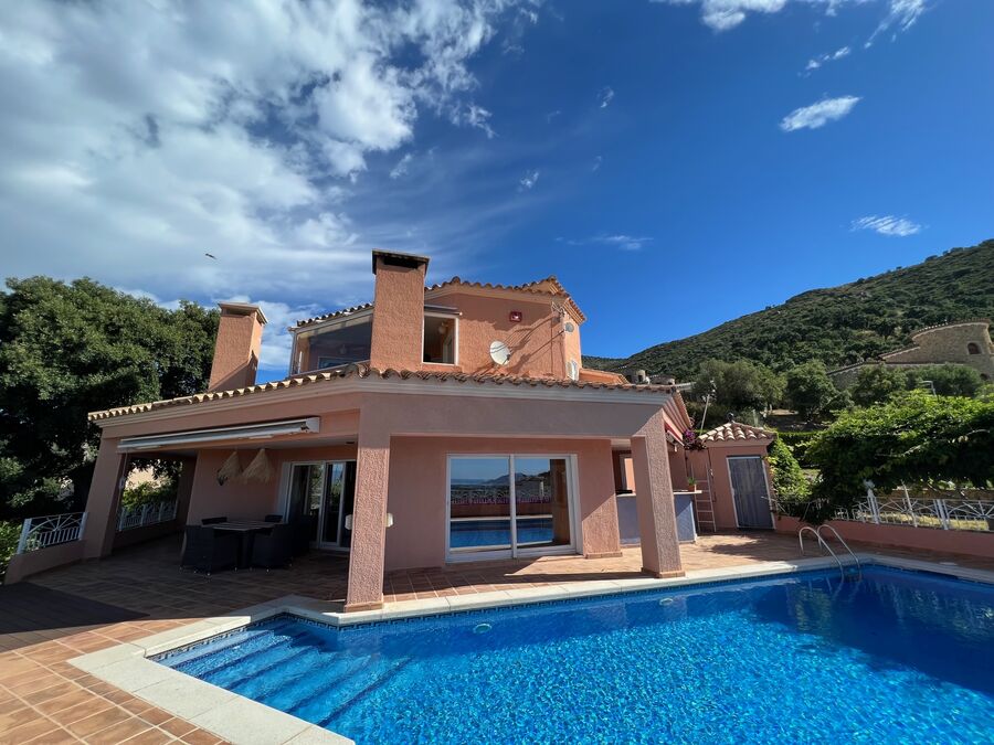 Beautiful villa in MAS ISAAC in a large plot of 1273 m2