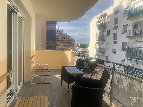 Renovated apartment with terrace and parking in Santa.Margarita, Roses