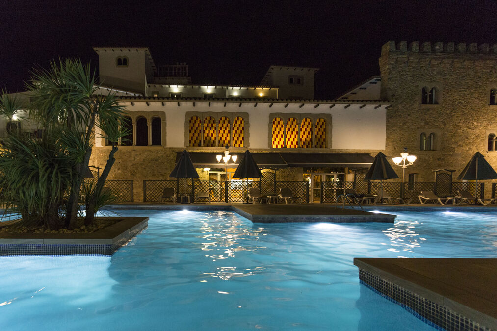 Hotel for sale on the Costa Brava, Empuriabrava, profitable investment!