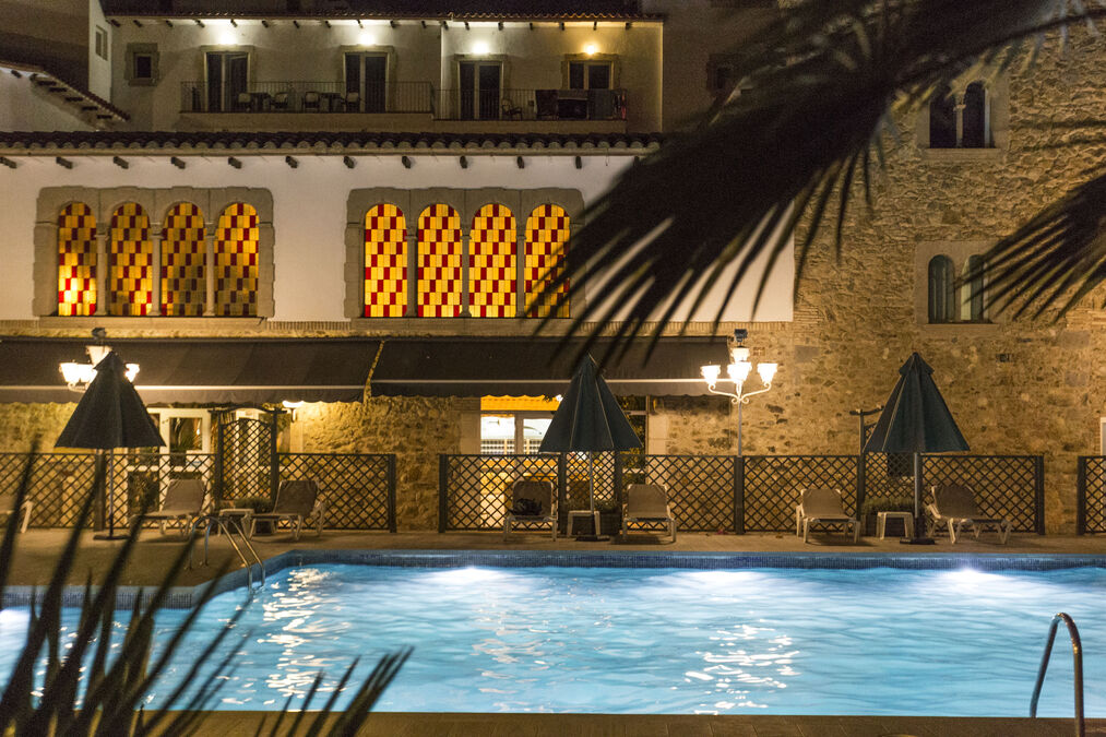Hotel for sale on the Costa Brava, Empuriabrava, profitable investment!