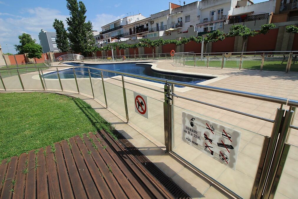 PUIG ROM Apartament amb piscina comunitaria, pàrquing i solàrium