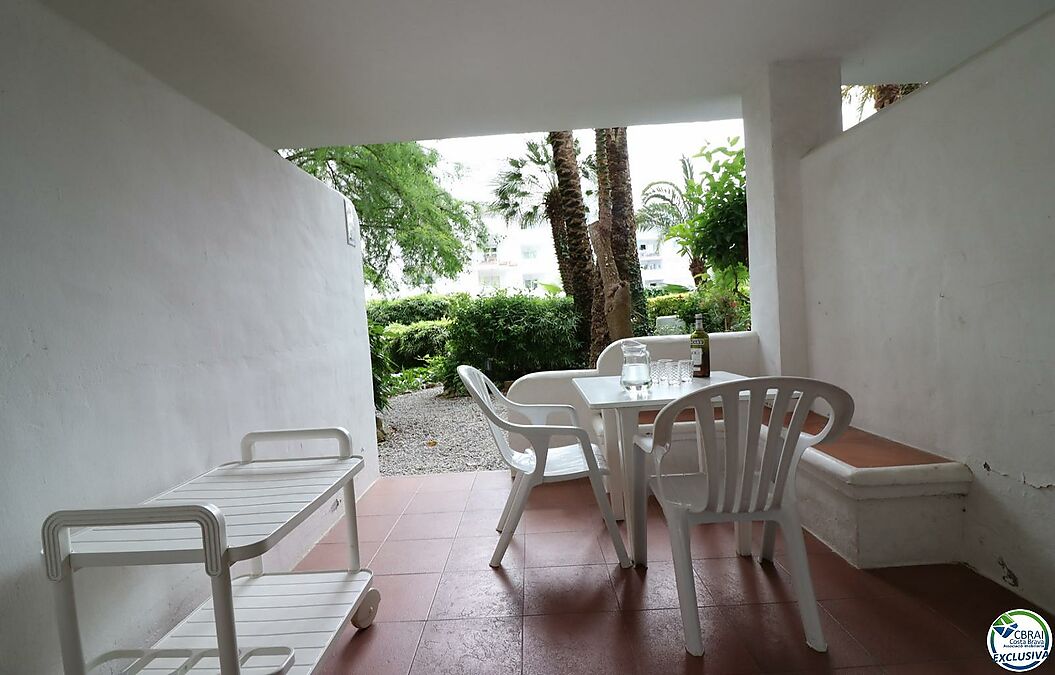Apartament de 2 dormitoris amb piscina comunitaria i terrassa amb vistes als jardins