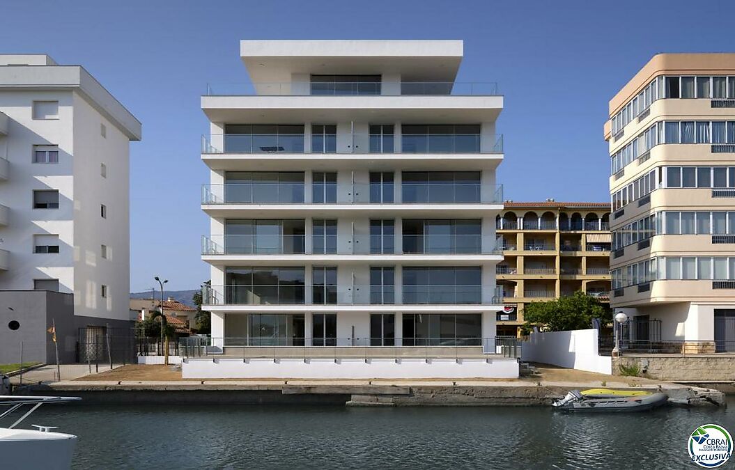 Hochstehende Wohnung in der Nähe des Meeres, dritte Stock A