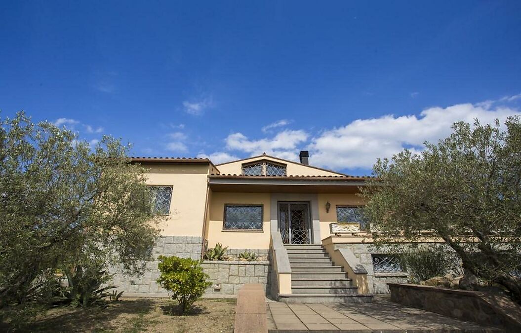 Magnifique maison sur un terrain de 2 hectares à Sant Climent Sescebes