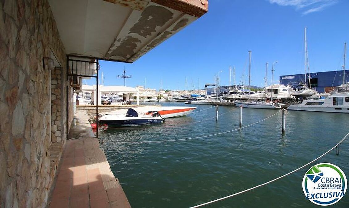 CAVALLET DE MAR Bootsliegeplatz  für Segelschiffe zum Verkauf von 9,10 mx 3,15 m in Empuriabrava