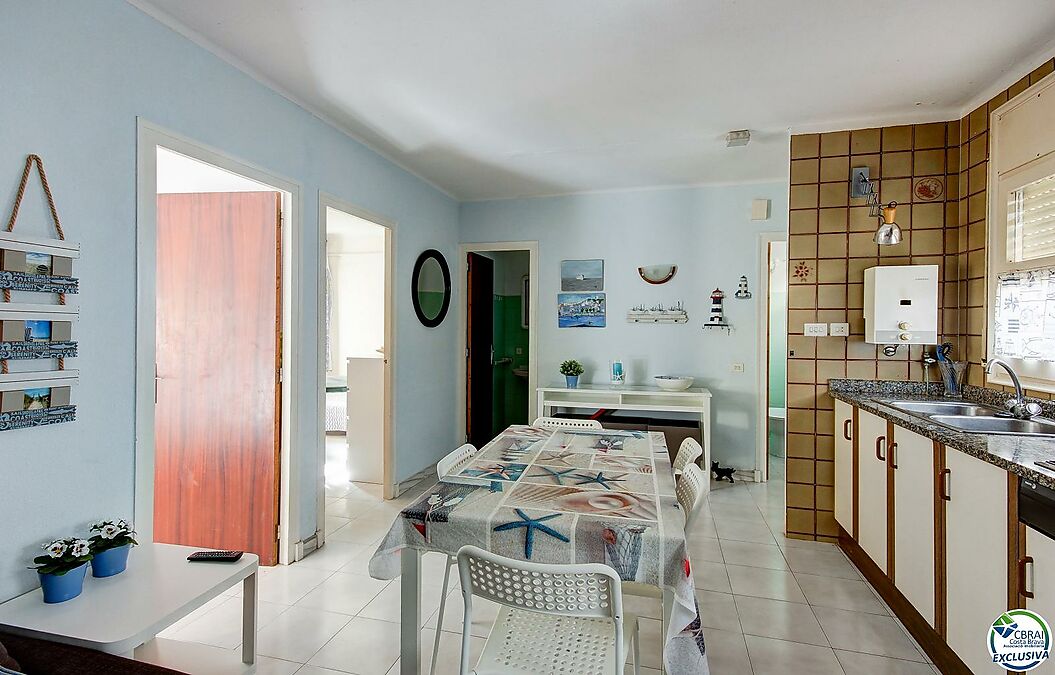 Two bedroom apartment 200m from the beach of Canyelles Petites