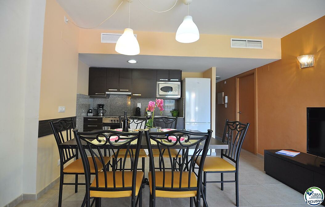 Appartement situé à Santa Margarita, Roses avec piscine.