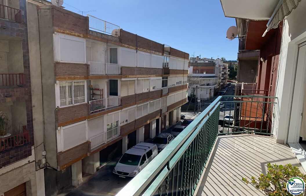 Fully refurbished apartment in the downtown of Roses