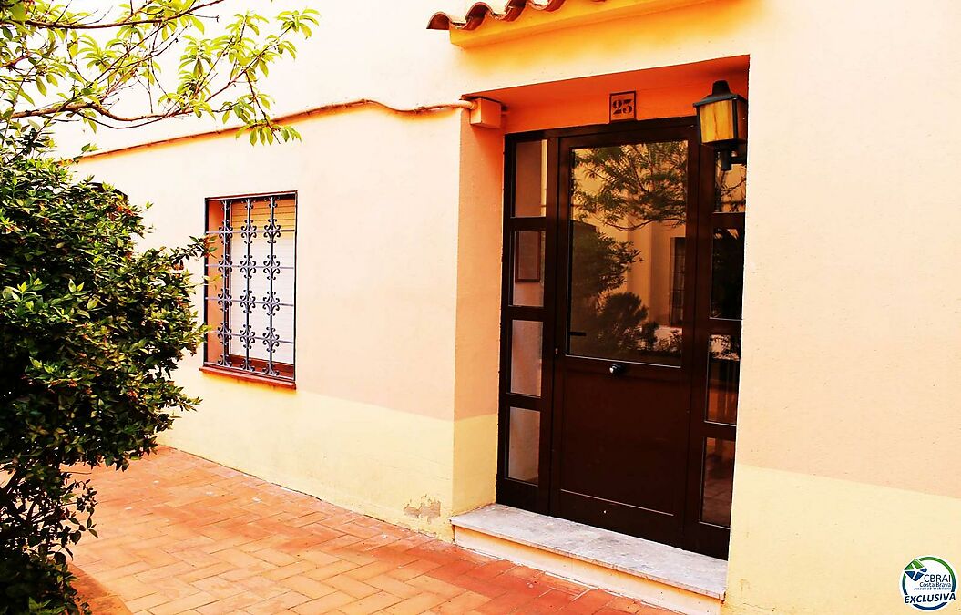Empuriabrava , for sale , apartment near of beach and shops