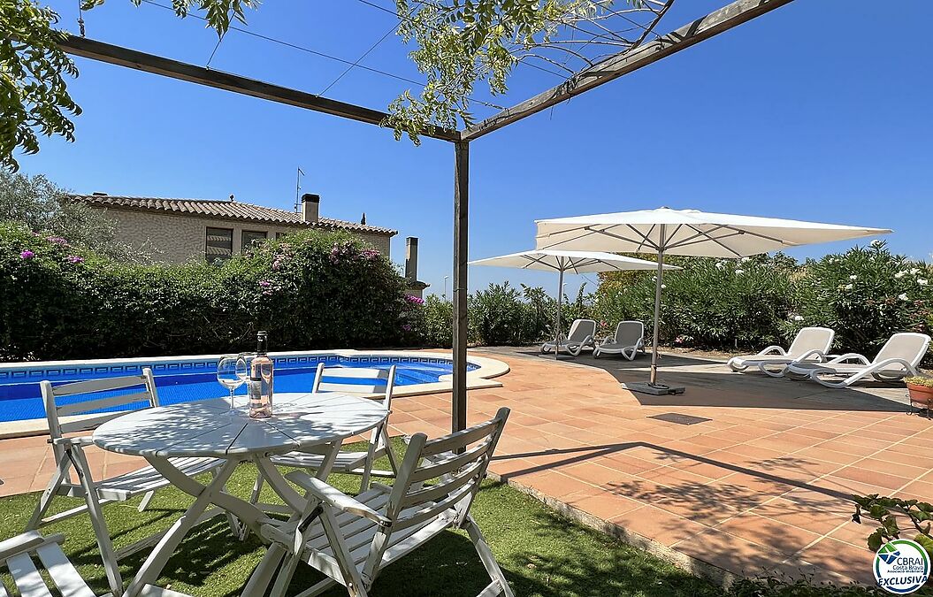 Modern well located villa and Ideal for living all year or as a holiday home with great letting potential