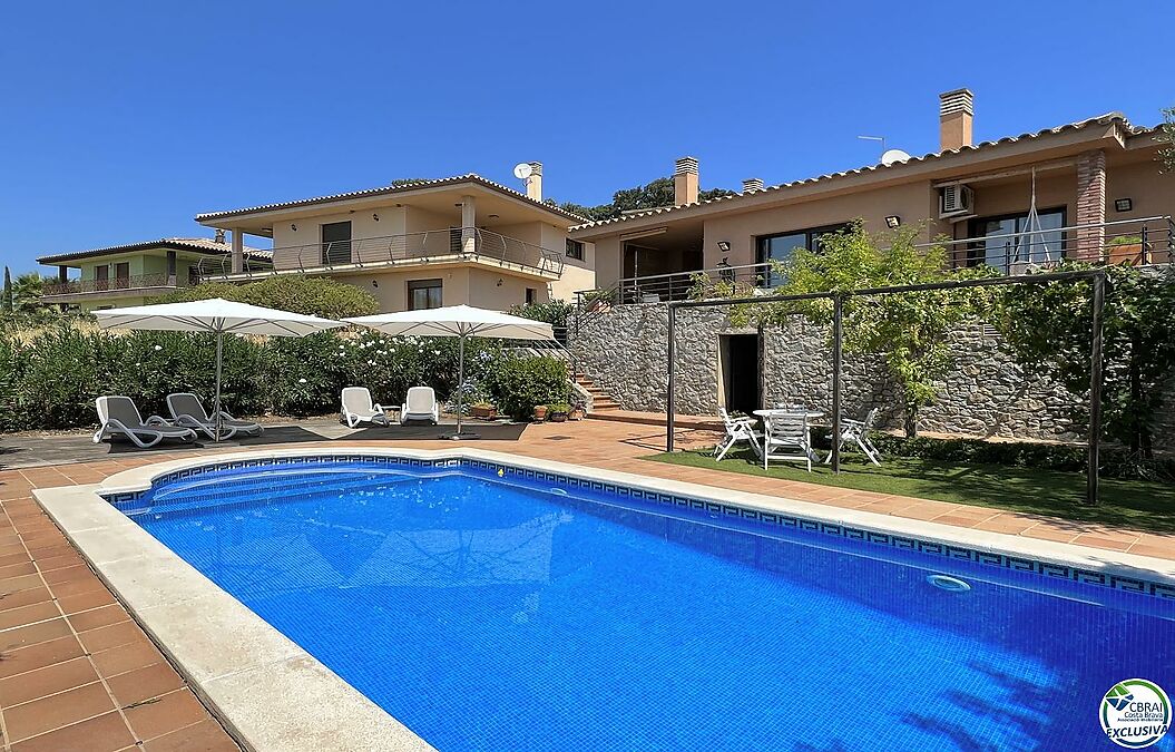 Modern well located villa and Ideal for living all year or as a holiday home with great letting potential