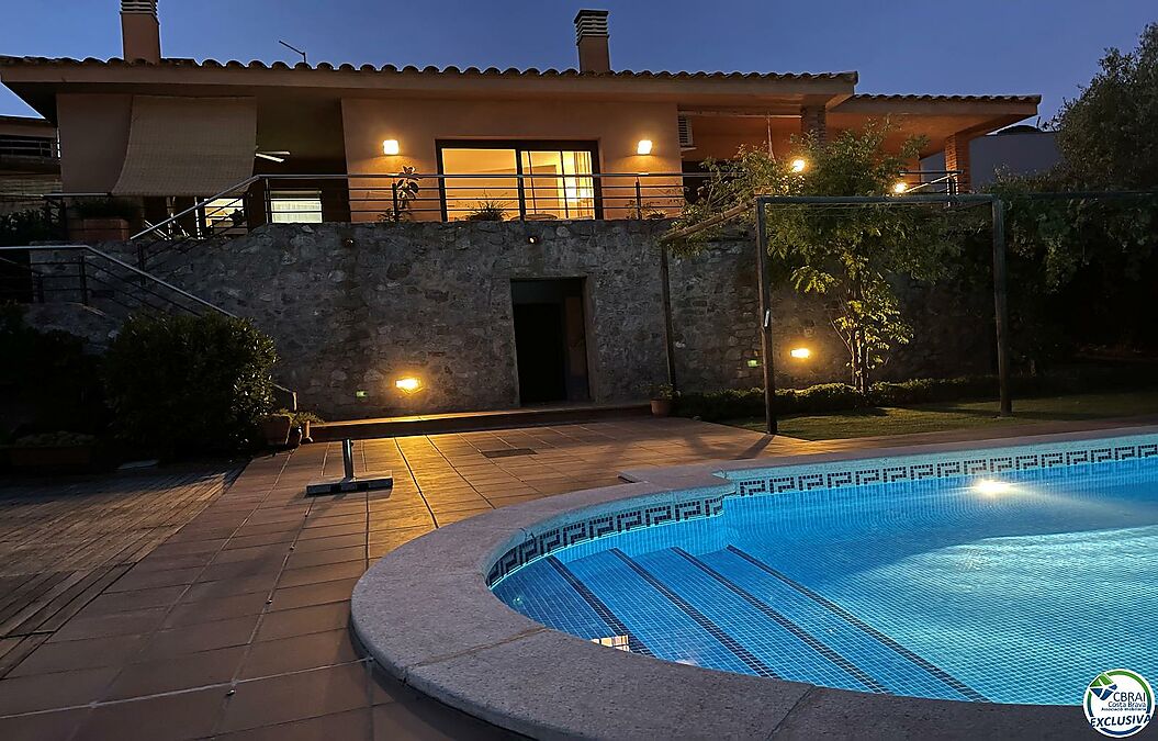 Villa moderna bien ubicada e ideal para vivir todo el año o como casa de vacaciones con gran potencial de alquiler